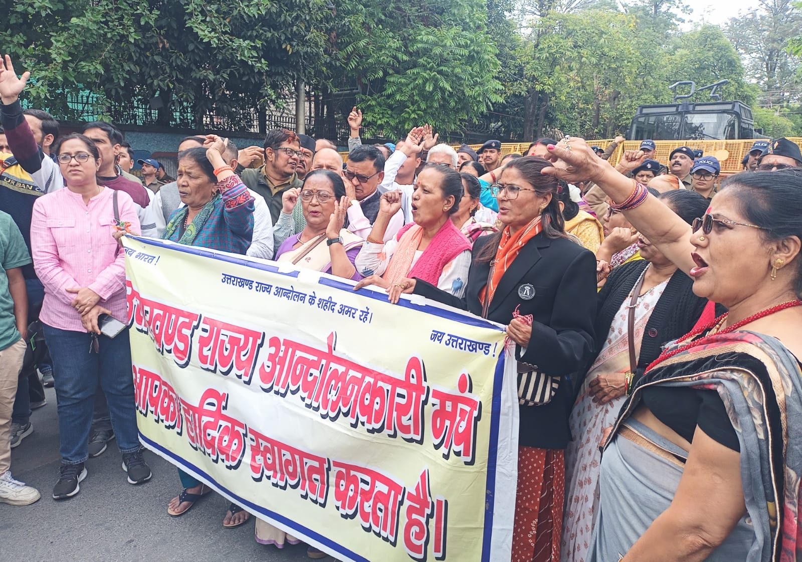 “5 महीने की चुप्पी टूटी: राज्य आंदोलनकारियों का देहरादून में सचिवालय कूच, सरकार के खिलाफ उग्र प्रदर्शन”